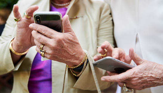 "Привет" из 2000-ых: вышел смартфон с кнопками Simple Sumaho 7