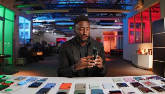 Блогер-миллионник назвал лучшие смартфоны уходящего года