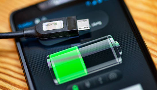 Назван смартфон с самой лучшей батареей на старте 2025 года